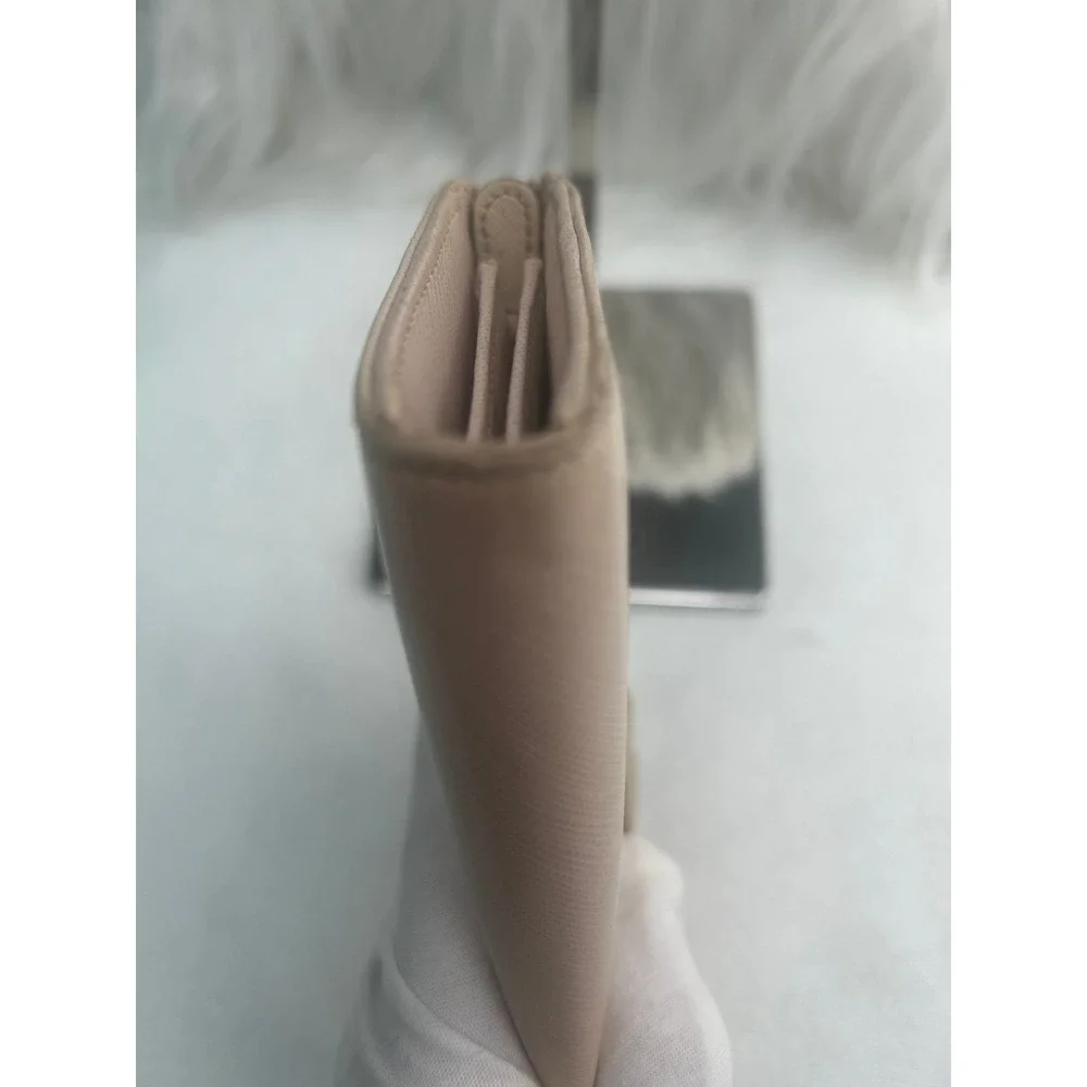 Salvatore Ferragamo Vara Wallet Zip Around‎ Continental Bow Accent Beige